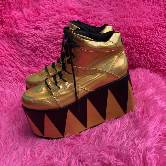 Y Ru Qozmo Politan gold holographic embroidered alien 4” platforms EU 41 US 10 - Picture 5 of 14